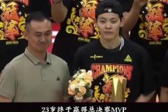 沒職業(yè)前景曾被退隊(duì)，楊舒予在姐姐特訓(xùn)下，終成總決賽MVP！