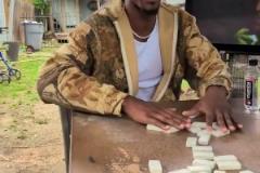 癮是真大巴特勒上午還在球館練球，下午就跑鄉(xiāng)下打牌去了