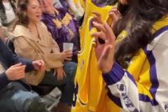 原來(lái)萊昂納德的性格是極內(nèi)向的，直到哈登來(lái)了...