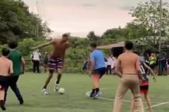 看起來恢復(fù)的不錯(cuò)？文班亞馬在哥斯達(dá)黎加踢足球~