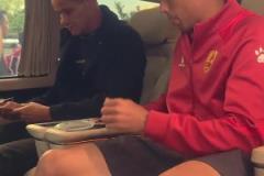 父子情深！青島紅獅與遼寧鐵人賽后，里瓦爾多與愛子團聚