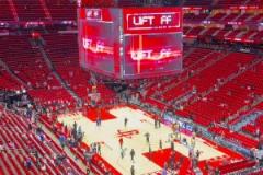 火箭主場(chǎng)這一片紅色海洋，讓你想起當(dāng)年的姚麥了嗎