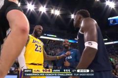 心態(tài)真好！最后時刻湖人落后7分，詹姆斯與愛德華茲場邊有說有笑