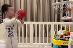 沒(méi)給落地空間！張鎮(zhèn)麟干拔三分，落地時(shí)踩到吳驍導(dǎo)致崴腳，執(zhí)行3罰僅1中！