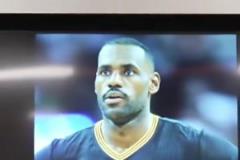 雷迪克開會布置戰(zhàn)術.....沒想到戰(zhàn)術就是使用秘密武器