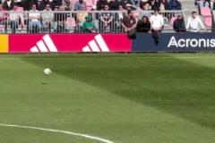 以后又是一個(gè)球星？阿賈克斯青年隊(duì)小球員“碾壓”大版鋼巴小球員