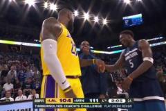 G3死球期間，詹姆斯和愛德華茲、康利有說有笑的