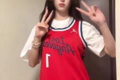 末節(jié)險些20分大逆轉！女球迷身穿哈登球衣：繼續(xù)沖呀??！