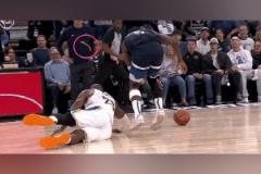 擋災(zāi)了？華子答應(yīng)抗癌小球迷一直戴著的手環(huán)被打飛 痛苦倒地所幸無礙