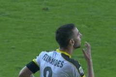 環(huán)境惡劣阻擋不了對足球的掌控！名場面：野球場上的馬拉多納！