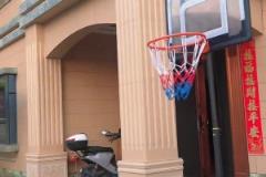 居然有1米79？！賽季結(jié)束的徐杰在老家豪宅大院子里1v1娃