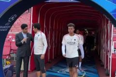 來(lái)了！大巴黎眾將踩場(chǎng)酋長(zhǎng)球場(chǎng)，今晚歐冠四強(qiáng)大戰(zhàn)一觸即發(fā)！