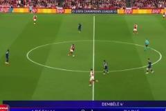 教科書般的操作！斯凱利完美扛人轉(zhuǎn)身送直塞，你敢信他18歲？