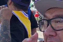 變洛杉磯公敵了！湖人球迷場外噴華子：MotherF**ker