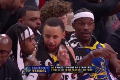 提前一節(jié)半投降？勇士眾主力在替補(bǔ)席上有說(shuō)有笑