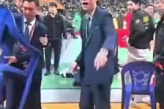 不合適吧？遼寧主場(chǎng)工作人員，竟直接把廣廈球員家屬席的椅子收走