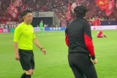 終場(chǎng)哨響!來(lái)感受鳳凰山41607人勝利的吶喊！