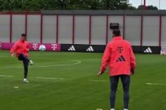 秀起來(lái)了孔帕尼訓(xùn)練中上演倒鉤絕技