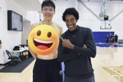 楊瀚森偶遇帶兒子訓(xùn)練的皮蓬 訓(xùn)練師向皮蓬介紹：下一個(gè)姚明！！