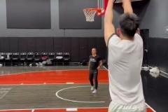 投籃速度有點(diǎn)慢？林葳赴美特訓(xùn)：底角三分四連中