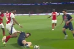 世一中?。烤S蒂尼亞這是真中場大爹啊，一人猛突阿森納后防