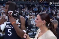 愛(ài)德華茲接受美女記者采訪：腳踝OK蘭德?tīng)柎虺鲞@表現(xiàn)我們很難輸