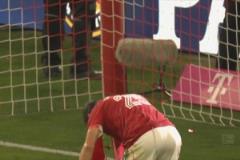 拜仁傳統(tǒng)藝能！奪冠慶祝儀式結束，安聯(lián)球場迎來啤酒??！