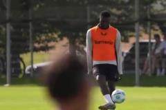 半路殺出個曼城！名記：曼城正式報價維爾茨