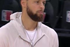 解說(shuō)依力昨日發(fā)視頻：勇士死期未到，因?yàn)榘吞乩者€有個(gè)40分帶隊(duì)取勝的諾言