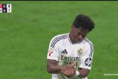 腳感不佳！姆巴佩禁區(qū)內(nèi)做球，恩德里克跟進抽射直上看臺！