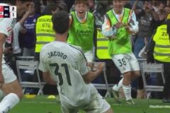 皇馬上演絕殺！皇馬小將后衛(wèi)拉蒙95分鐘破門建功！巴薩奪冠推遲！