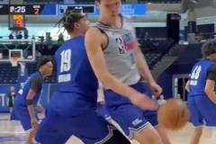 英雄出少年！“攝影師”愛德華茲已經(jīng)先后戰(zhàn)勝詹杜庫的球隊了！