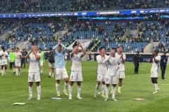 申花客場3球戰(zhàn)勝大連英博!賽后全隊和3500+申花遠征軍共同慶祝!