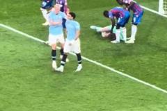 現(xiàn)場視角馬爾穆什罰丟點(diǎn)球！哈蘭德過來安慰！