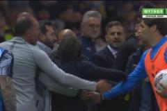 發(fā)生了什么？比賽第90分鐘孔蒂和齊沃雙雙被紅牌罰下！