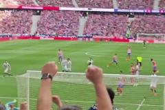 這球真是太完美了！現(xiàn)場(chǎng)球迷視角看阿爾瓦雷斯任意球世界波