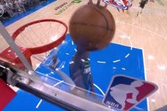 攻防一體愛德華茲急停跳投飆中，隨后殘暴釘板大帽杰倫威！